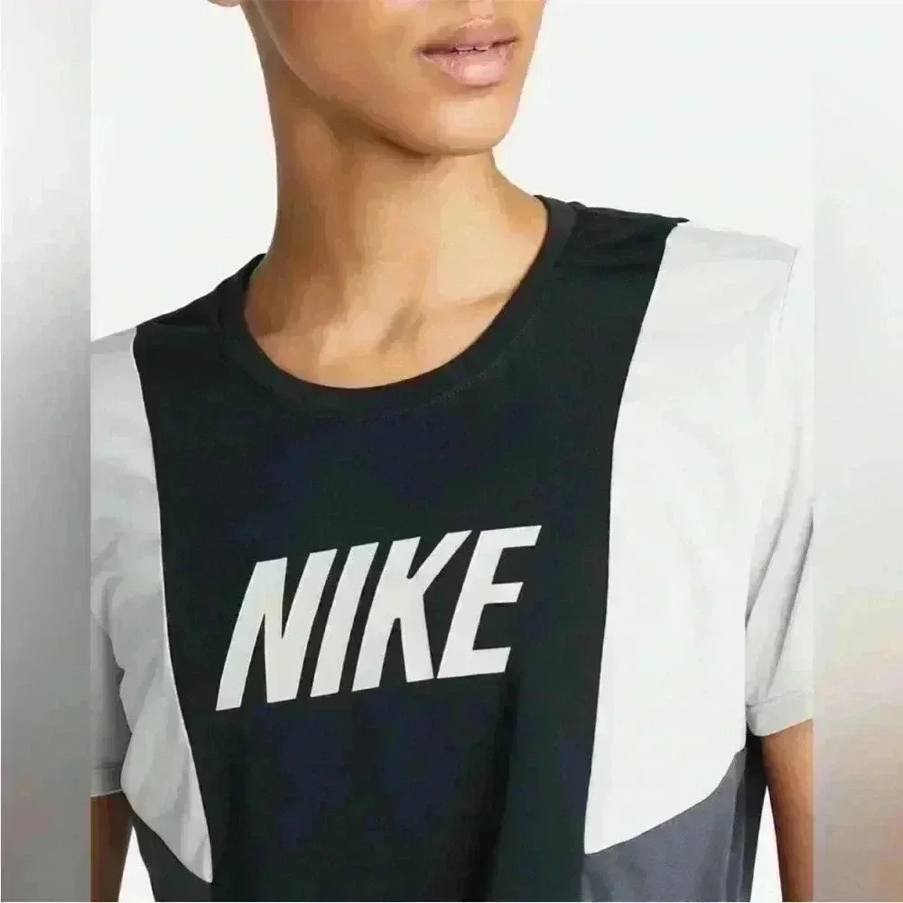 Retro Nike Dri-FIT One Color-Block Short-Sleeve Training Crop Top - medium run